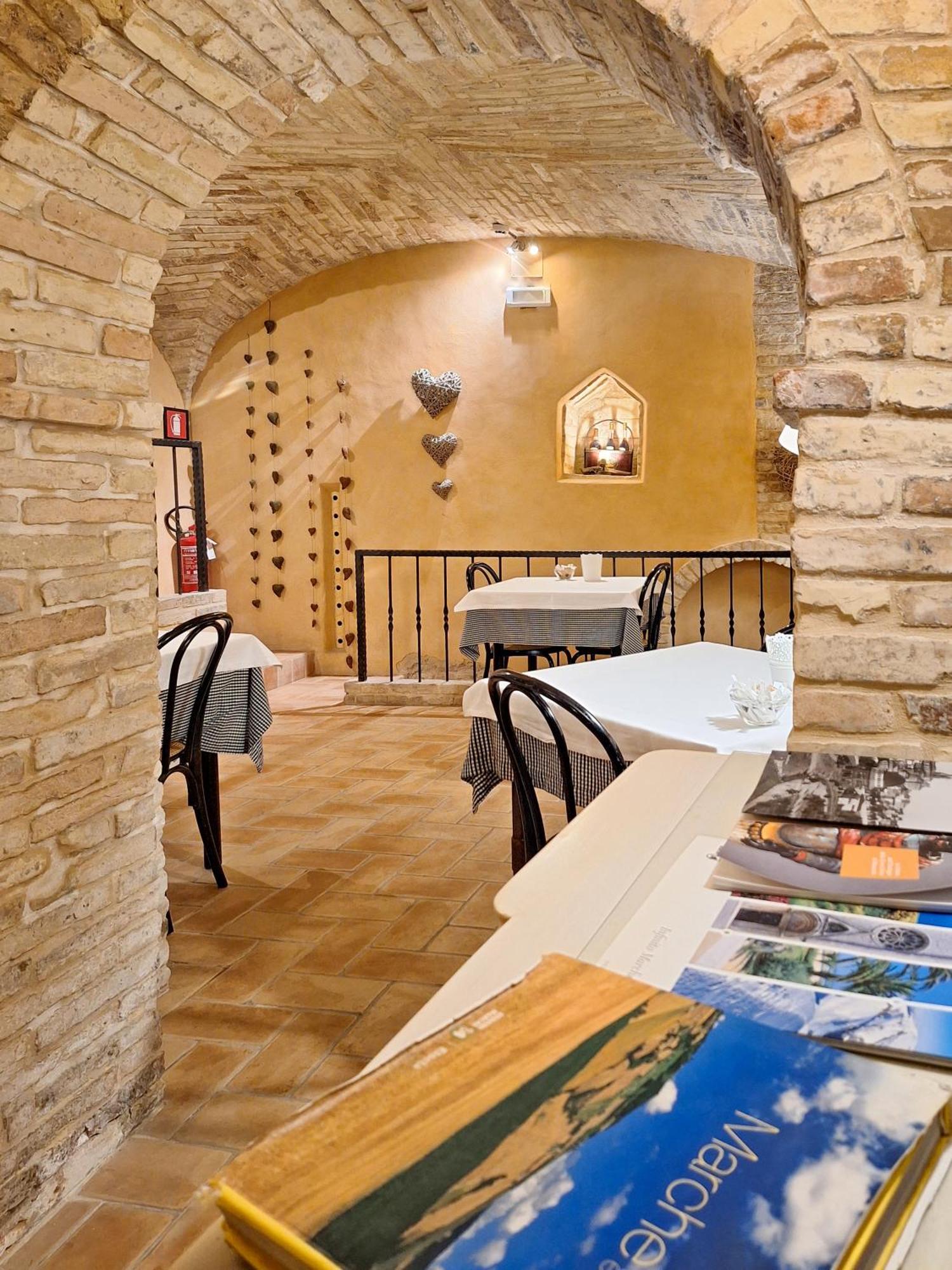 Lauri Hotel 3*